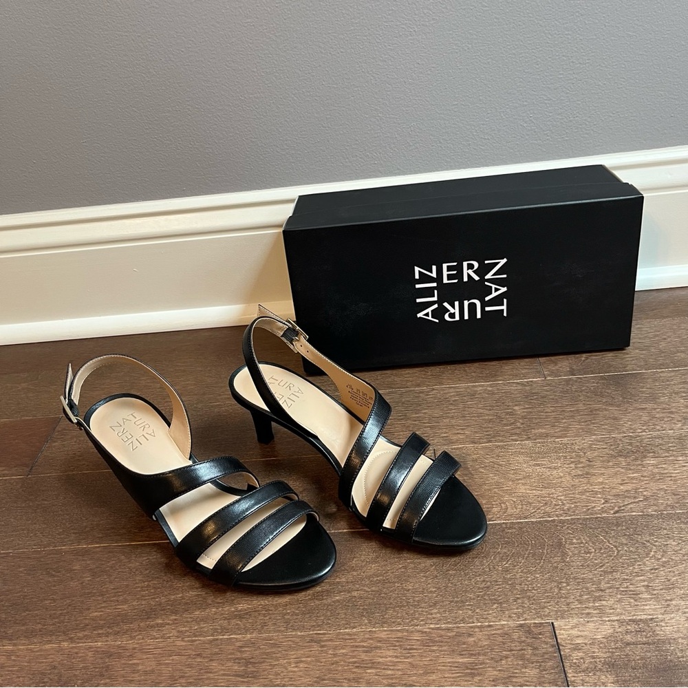 NWB Naturalizer Taimi Black Leather Sandal